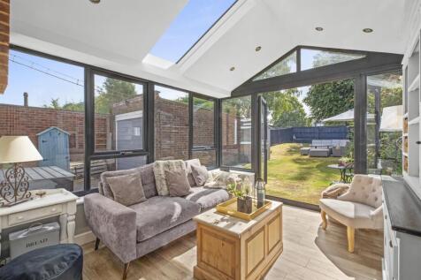 27 Ellsworth Road, HP11 2TU-10.jpg