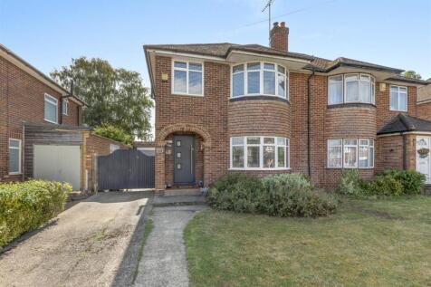 27 Ellsworth Road, HP11 2TU-14.jpg