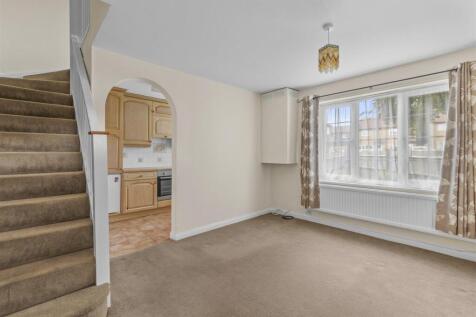 64 Lansdowne Way, HP11 1TN-3.jpg