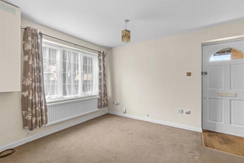 64 Lansdowne Way, HP11 1TN-4.jpg