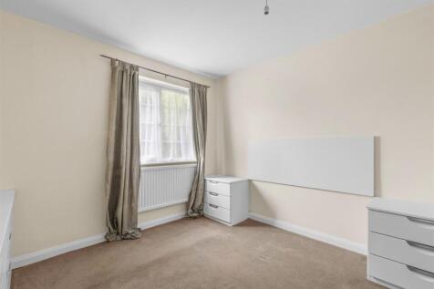 64 Lansdowne Way, HP11 1TN-6.jpg