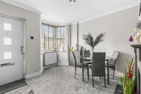 107 Amersham Road, HP13 5AD-2.jpg