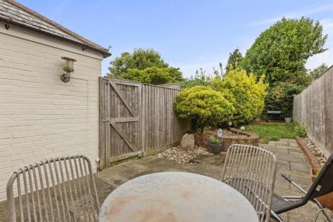 107 Amersham Road, HP13 5AD-9.jpg
