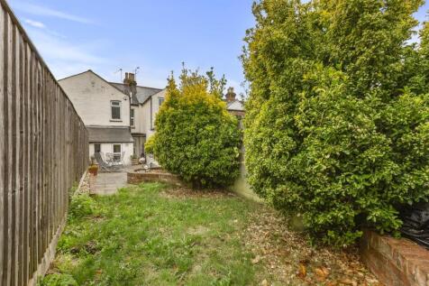 107 Amersham Road, HP13 5AD-10.jpg