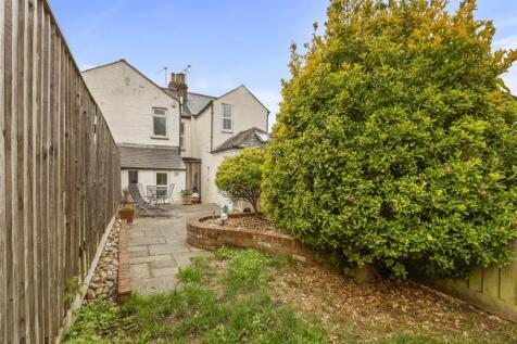 107 Amersham Road, HP13 5AD-11.jpg