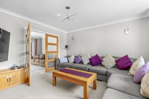 6 Coningsby Road, HP13 5NX-7.jpg