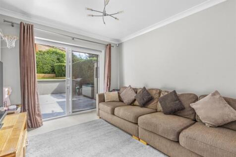 6 Coningsby Road, HP13 5NX-8.jpg