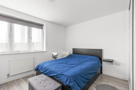 9 Sheraton Court, Bartlett Crescent, HP12 3DY-1.jp