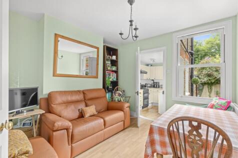 30 Gordon Road, HP13 6ER-7.jpg
