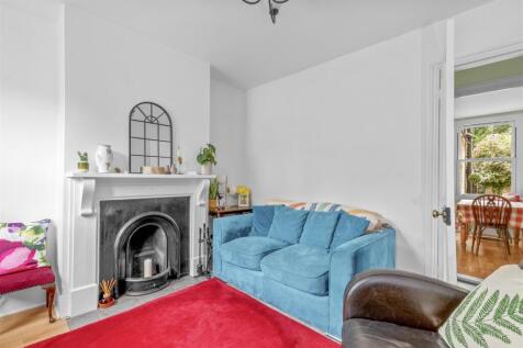 30 Gordon Road, HP13 6ER-9.jpg