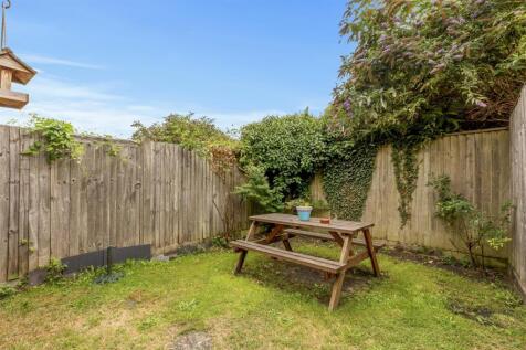30 Gordon Road, HP13 6ER-11.jpg