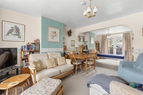 46 Buckingham Drive, HP13 7XS-9.jpg