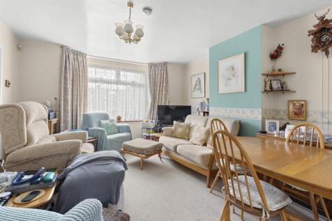 46 Buckingham Drive, HP13 7XS-8.jpg