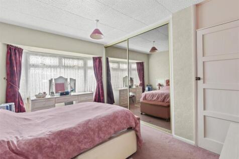 46 Buckingham Drive, HP13 7XS-1.jpg