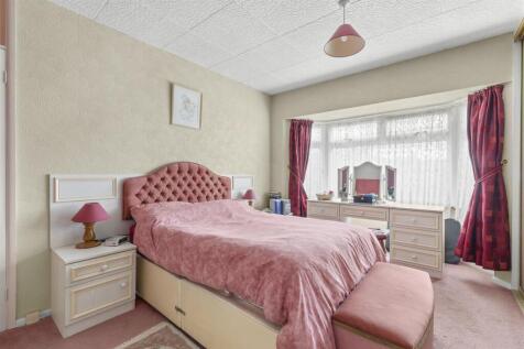 46 Buckingham Drive, HP13 7XS-2.jpg