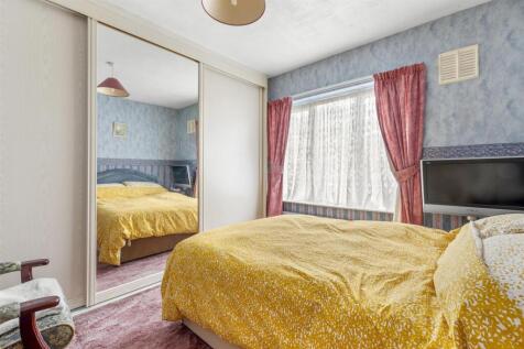 46 Buckingham Drive, HP13 7XS-3.jpg