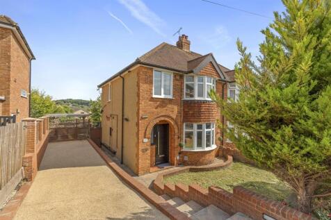 27 Kendalls Close, HP13 7NN-14.jpg