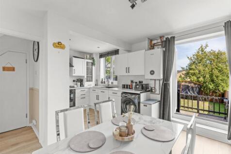 27 Kendalls Close, HP13 7NN-8.jpg