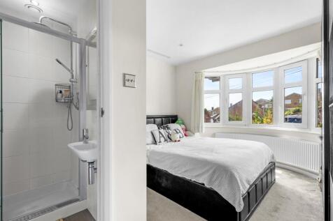 27 Kendalls Close, HP13 7NN-4.jpg