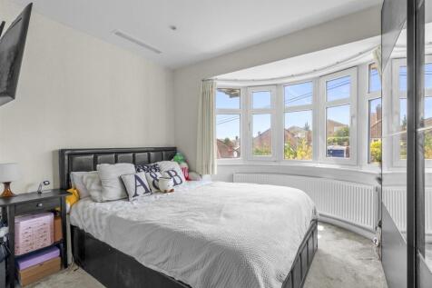 27 Kendalls Close, HP13 7NN-1.jpg