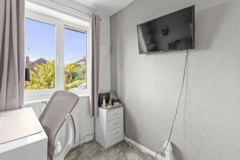 27 Kendalls Close, HP13 7NN-2.jpg
