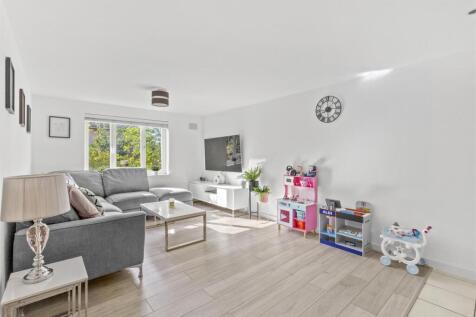 4 Ives House, Ercolani Avenue, HP13 7FZ-6.jpg