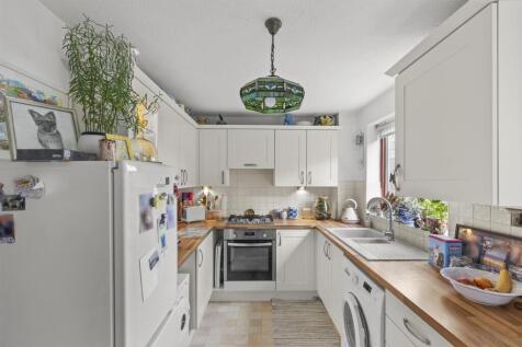 10 Portway Drive, HP12 4AU-8.jpg