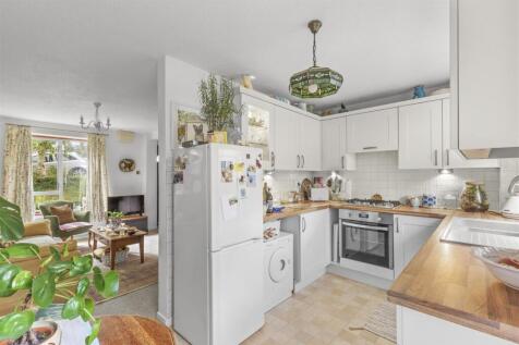 10 Portway Drive, HP12 4AU-7.jpg