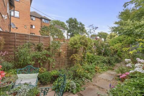 10 Portway Drive, HP12 4AU-9.jpg