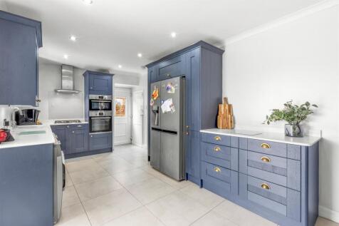 26 Southfield Road, HP13 5LA-2.jpg