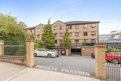 15 Kingfisher Court, Queen Alexandra Road, HP11 2H