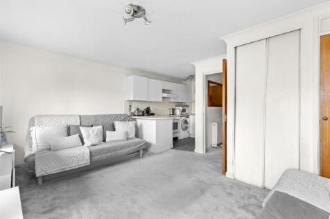15 Kingfisher Court, Queen Alexandra Road, HP11 2H