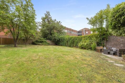 15 Kingfisher Court, Queen Alexandra Road, HP11 2H