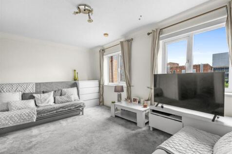 15 Kingfisher Court, Queen Alexandra Road, HP11 2H