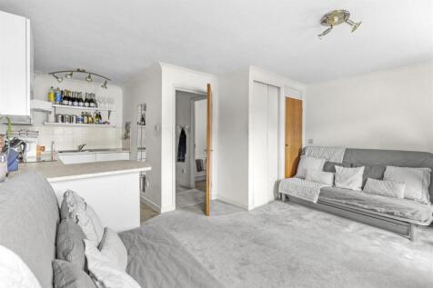 15 Kingfisher Court, Queen Alexandra Road, HP11 2H