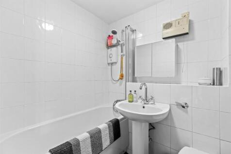 15 Kingfisher Court, Queen Alexandra Road, HP11 2H