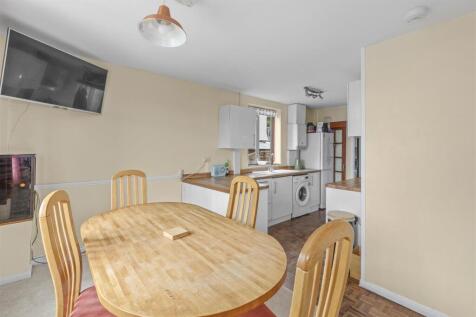 77 Suffield Road, HP11 2JN-6.jpg