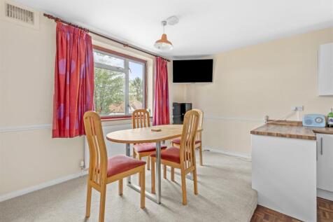 77 Suffield Road, HP11 2JN-5.jpg