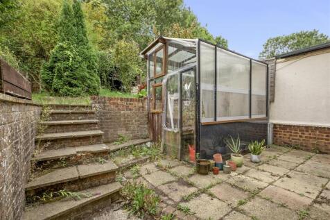 77 Suffield Road, HP11 2JN-11.jpg