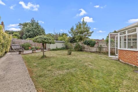 3 Manor Gardens, HP13 5HD-12.jpg