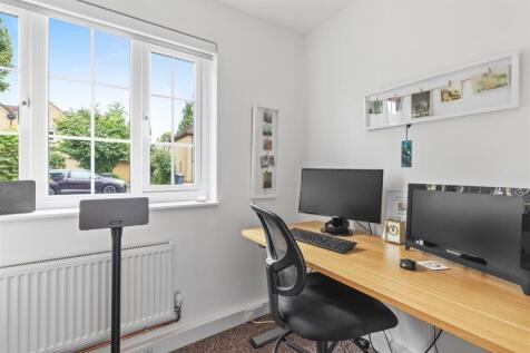 3 Manor Gardens, HP13 5HD-17.jpg