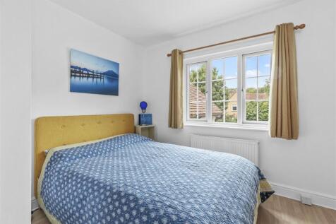 3 Manor Gardens, HP13 5HD-4.jpg