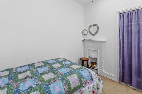3 Manor Gardens, HP13 5HD-5.jpg