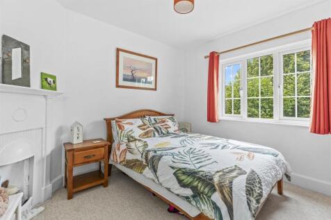 3 Manor Gardens, HP13 5HD-6.jpg