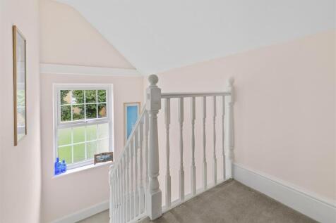 3 Manor Gardens, HP13 5HD-16.jpg