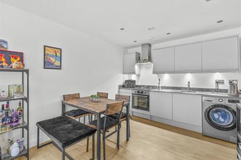 11 Tempus Court, Bellfield Road, HP13 5HA-4.jpg