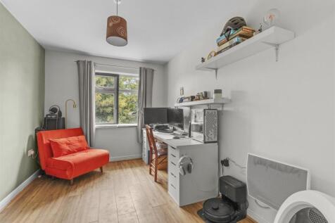 Flat 10, Riverlock Court, Spring Gardens Road, HP1