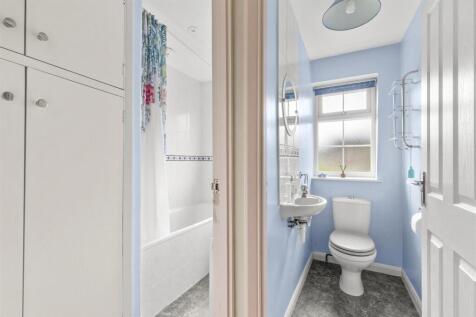 GUEST CLOAKROOM