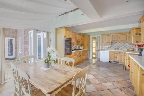 63 Marlow Road, HP11 1TG-17.jpg