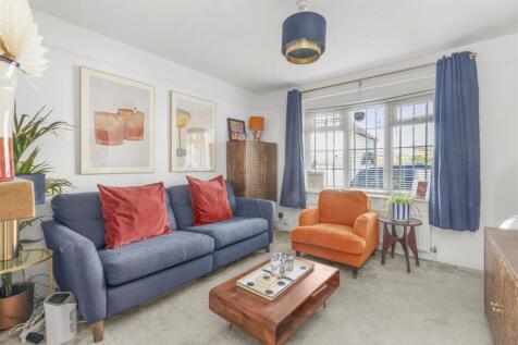 18 Cromwell Road, HP13 7AN-6.jpg